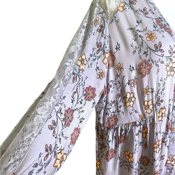 Torrid Wm’s Sz 4 Light Gray Purple Floral Lace Textured Boho Hi Lo Tunic Blouse - Picture 4 of 6
